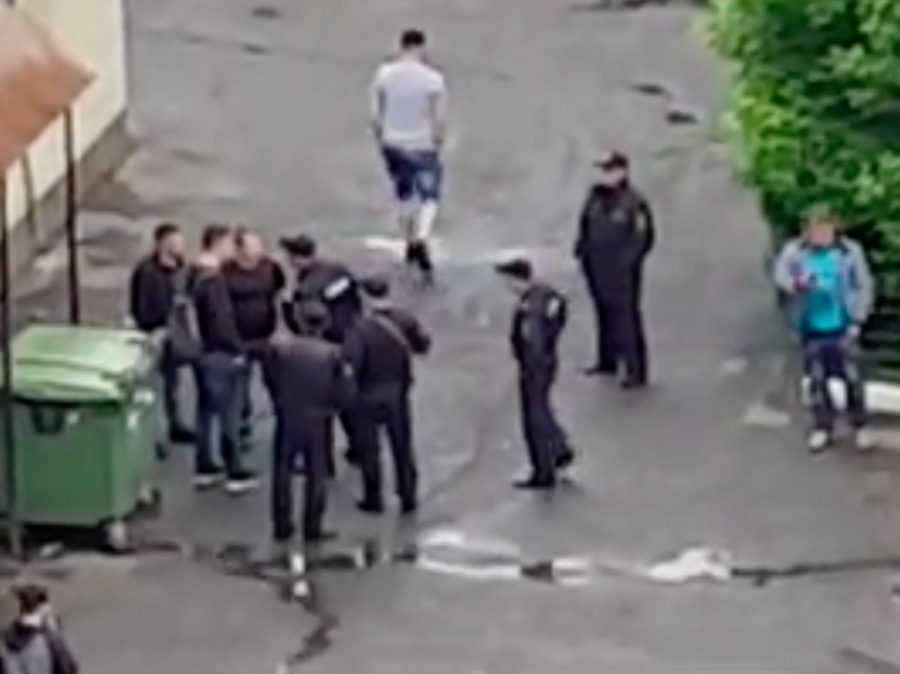 В Брянске сняли на видео пьяные разборки с полицией