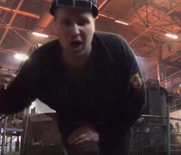 В Брянске парень снял рэп-клип о Сталелитейном заводе