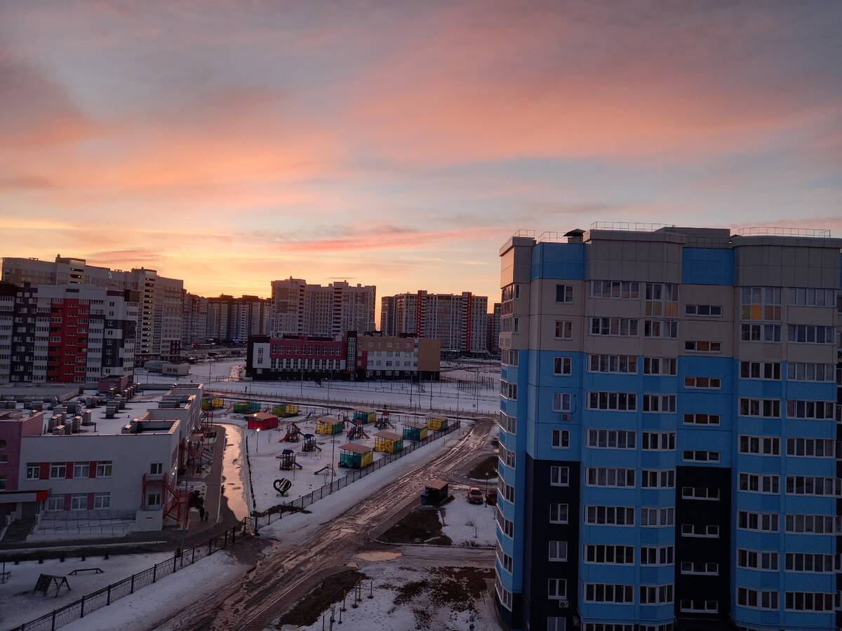 Над городом белгородом. Рассвет над городом. Улица рассветов Брянск. Рассвет в городе фото. Фантастический рассвет в Керчи.