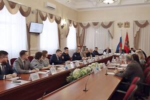 Брянские депутаты обсудили способы защиты молодежи от угроз сети