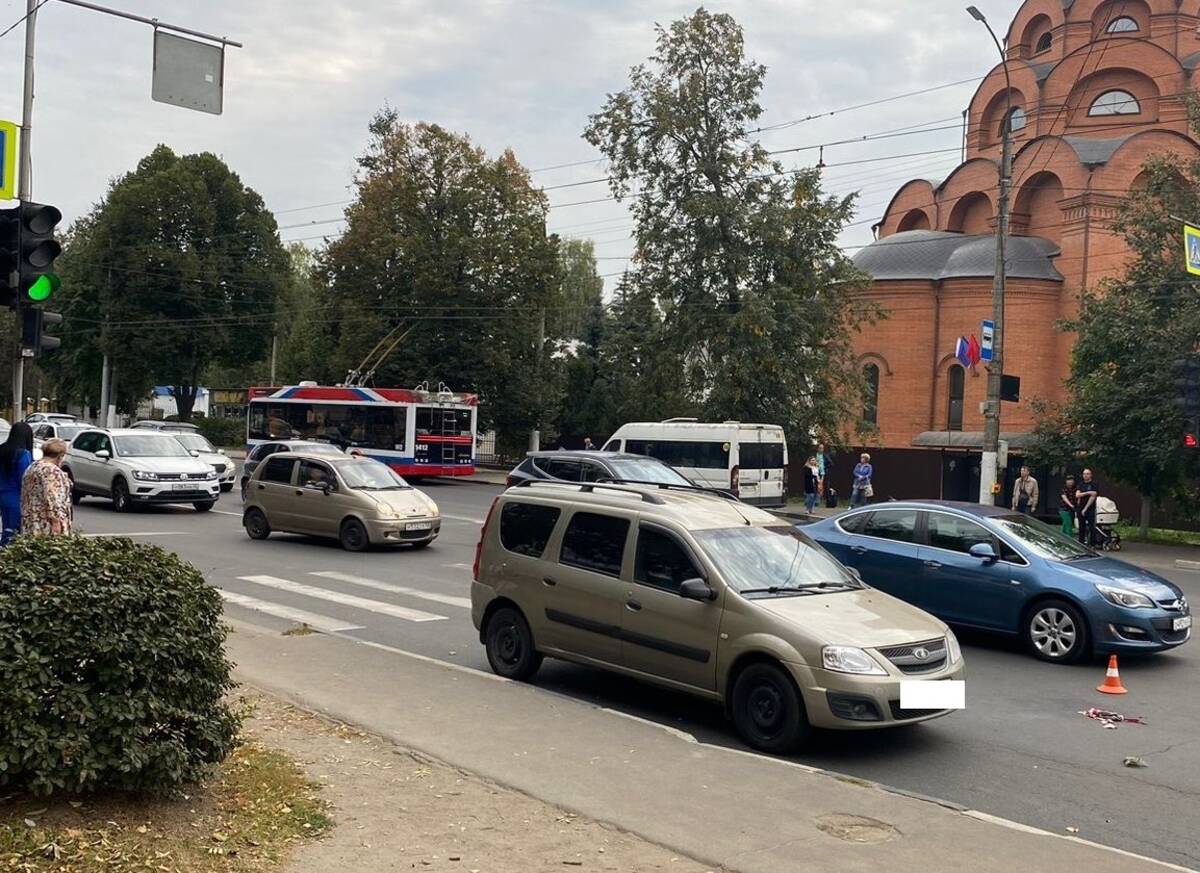 В Брянске после ДТП на «Электронике» 24-летняя девушка попала в больницу