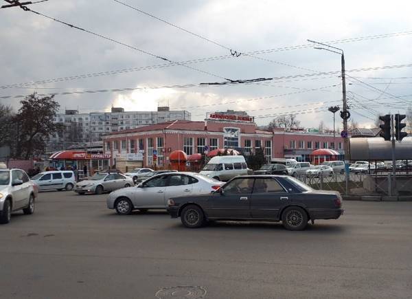 В Брянске улица Красноармейская встала в огромной пробке