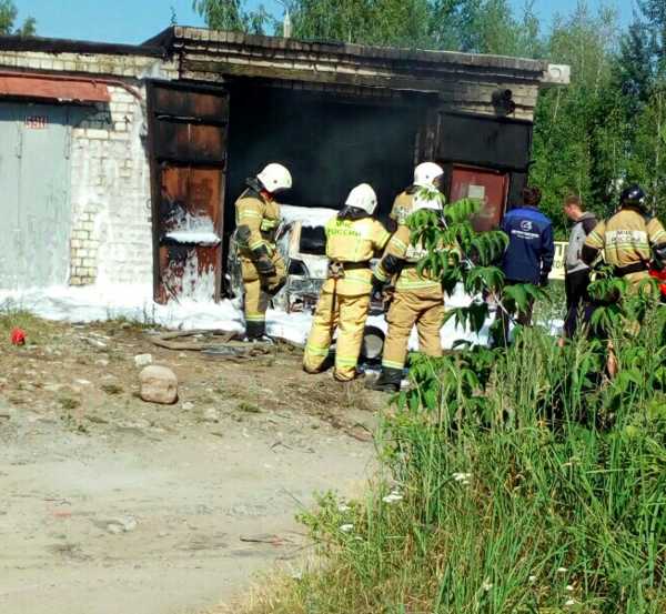 В брянском посёлке Большое Полпино в гараже сгорела легковушка 