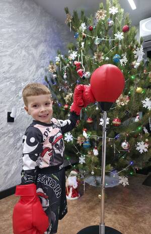 Александр Богомаз исполнил новогоднюю мечту мальчика из подшефной Брянки