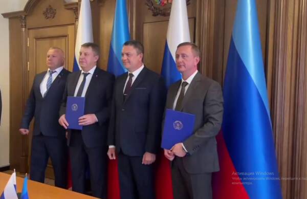 В ЛНР Александр Богомаз подписал соглашение о сотрудничестве Брянки и Брянской области