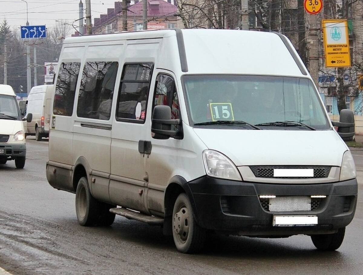 Маршрутки в Брянске стали массово переходить на безналичную оплату