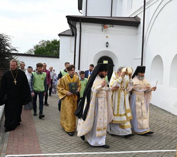 Брянский митрополит Александр освятил храм в Свенском монастыре
