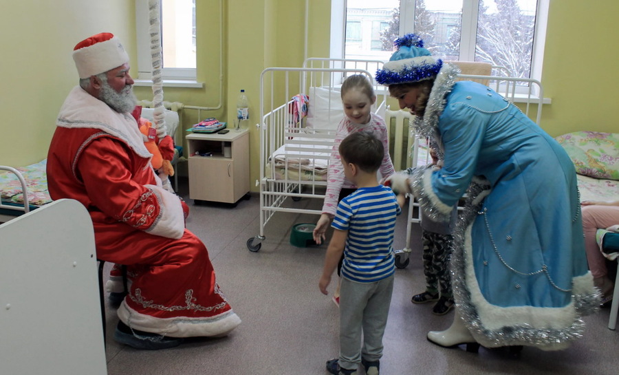 В брянских больницах для детей устроят новогодний праздник