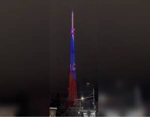 Брянская телебашня поздравила журналистов световой надписью