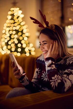 Брянцы могут создать новогодние ИИ-открытки для поздравления близких