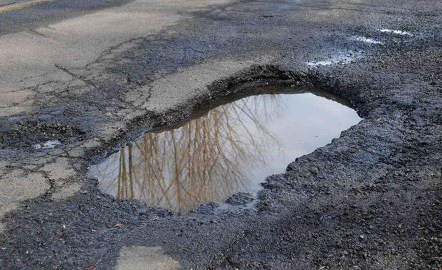 В Брянске дефекты на отремонтированных дорогах устранят до 1 мая