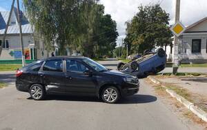 В Новозыбкове - ДТП: автомобиль перевернулся на крышу