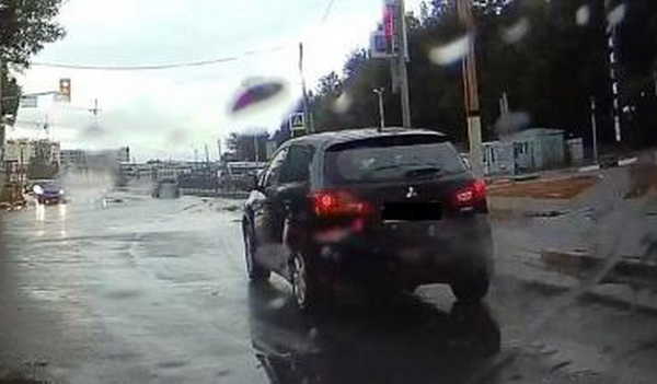 В Брянске по видео в соцсети водителя наказали за проезд на «красный»