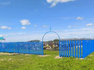 Кладбище в Комаричах получило долгожданный забор