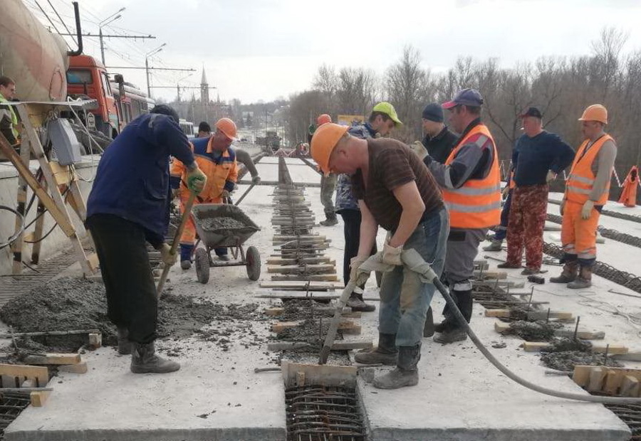 В Брянске на Первомайском мосту смонтировали 60 балок