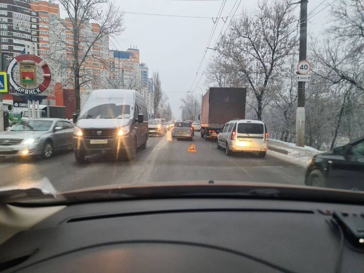 В Брянске легковушка попала в ДТП возле «Речного»