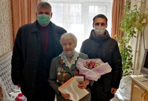 В Брянске наградили ветеранов-участников битвы за Москву