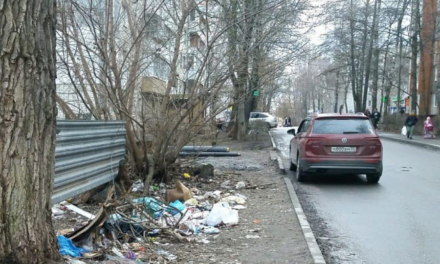 В Брянске убрали стихийную свалку на улице Репина