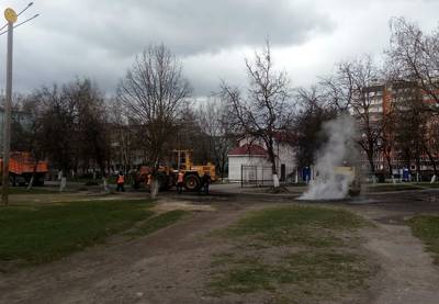 В Брянске у ДК Медведева залатали убитую дорогу