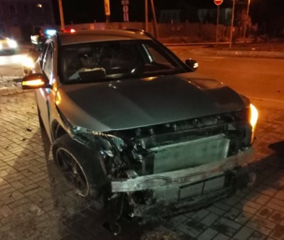 В Брянске 19-летняя девушка на «Mercedes» протаранила «Ладу»