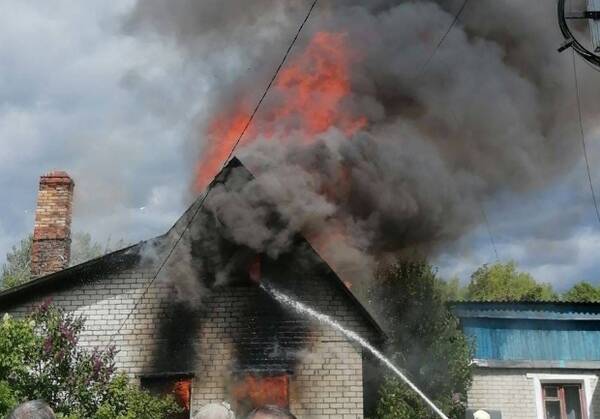В Сельцо под Брянском в горящем доме погибли двое мужчин