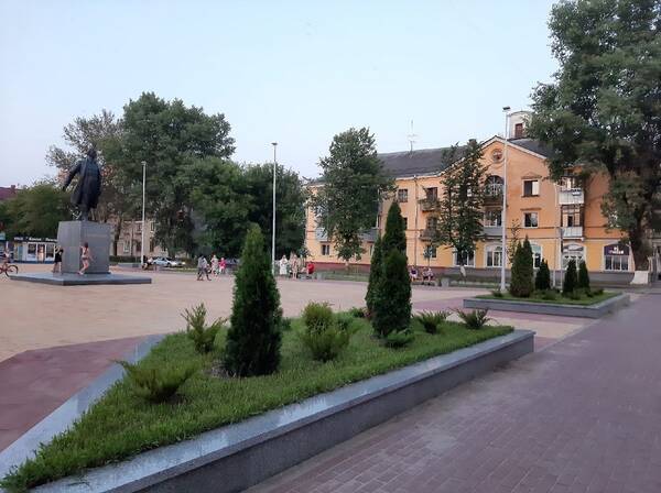В Брянске завершается благоустройство площади возле кинотеатра «Салют»