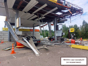 В сети показали последствия атаки ВСУ на автозаправку в Суземке