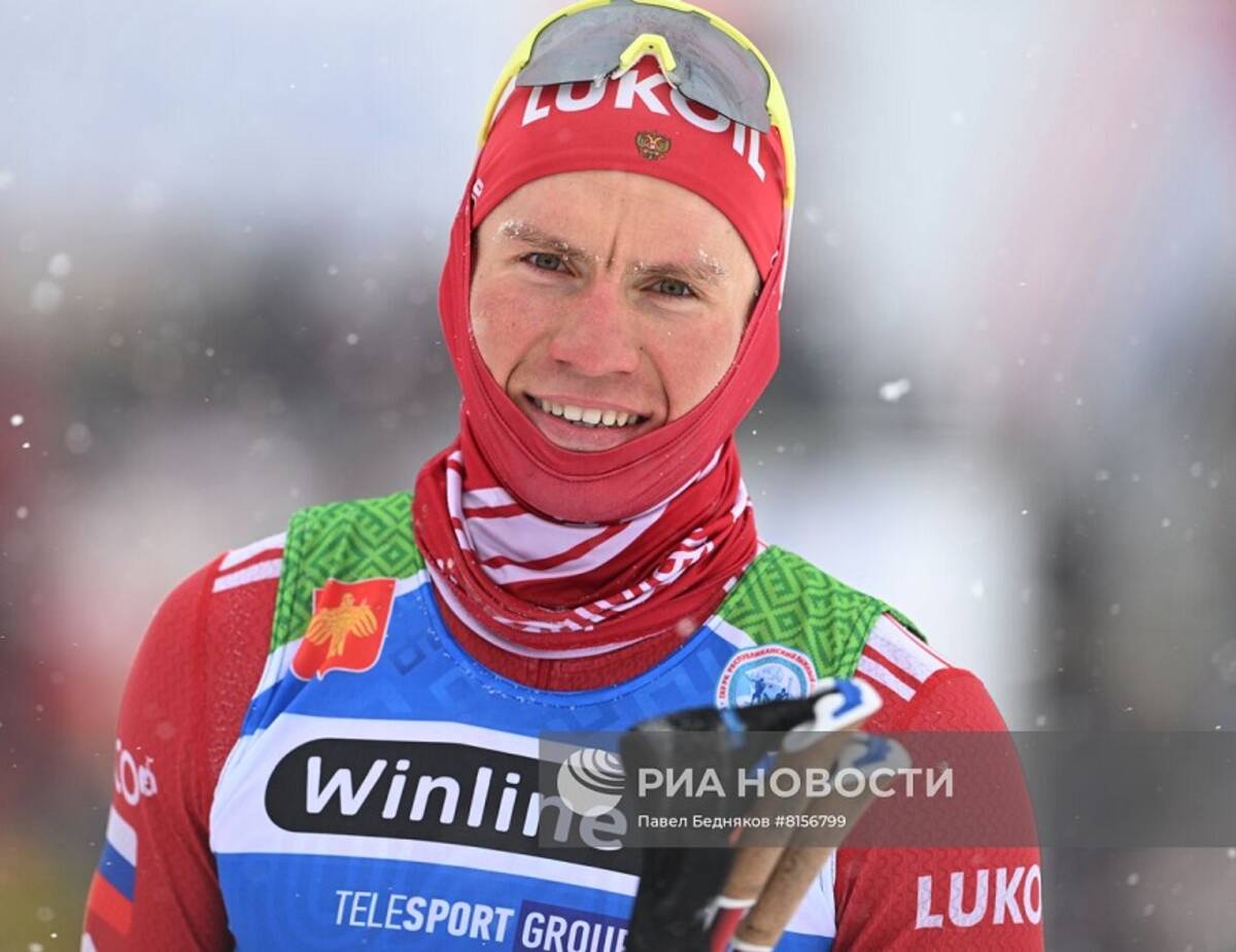 Брянский лыжник Большунов из-за сломанной палки не смог выиграть спринт на Кубке России