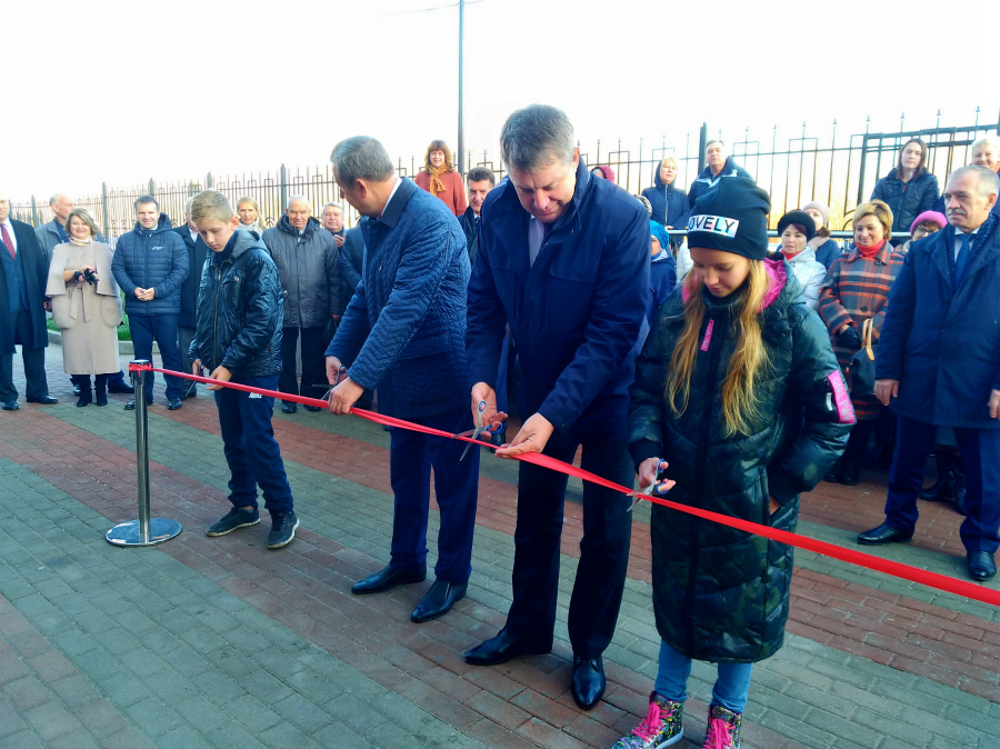 В Володарском районе Брянска торжественно открыли новый бассейн