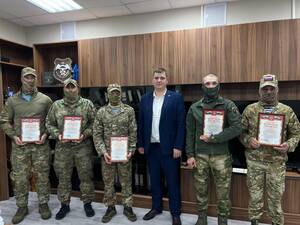 В Климовском районе наградили действующих бойцов-десантников