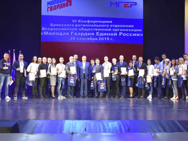 Владимир Попков наградил участников проекта «ПолитСтартап»