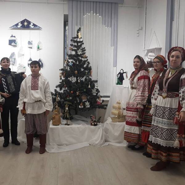 В Брянске открылась выставка «Поздравляем с Новым годом!»
