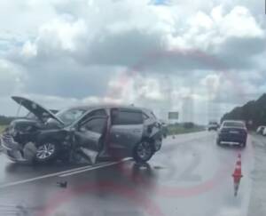 Под Брянском столкнулись внедорожник и легковушка