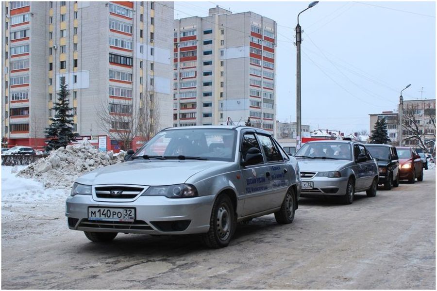 В Фокинском районе Брянска устроили патриотический автопробег