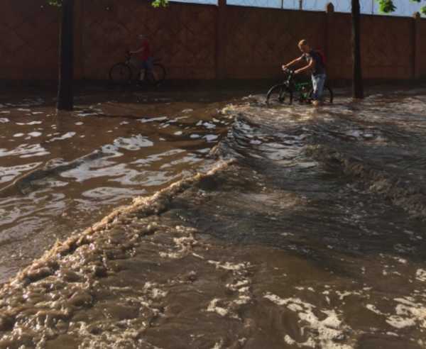 В Брянске из-за сильного дождя затопило Бежицкий района