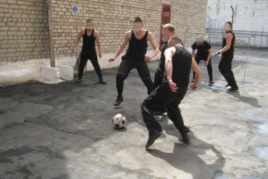 В брянских колониях прошли матчи по мини-футболу