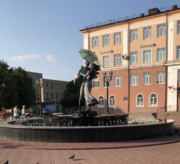 В Клинцах заметили безобразие на фонтане Влюбленных 