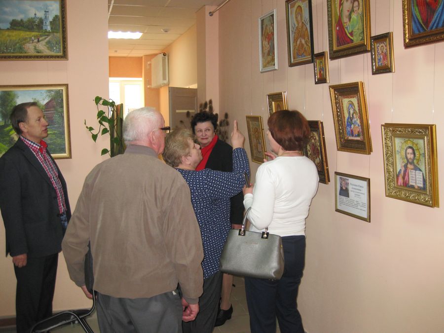 В Климовской библиотеке открылась выставка «Когда душа и красота едины!»