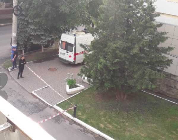 В Брянске искали бомбу у входа в городскую поликлинику №4