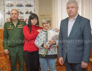 В Брянске родным погибшим в СВО героев передали ордена Мужества