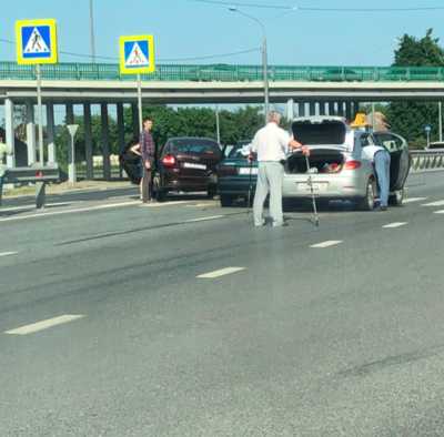 На трассе под Брянском столкнулись три легковых автомобиля