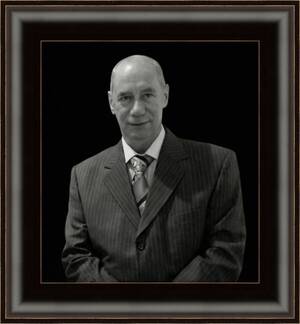 В Брянской области скончался известный нотариус Эдуард Васьков