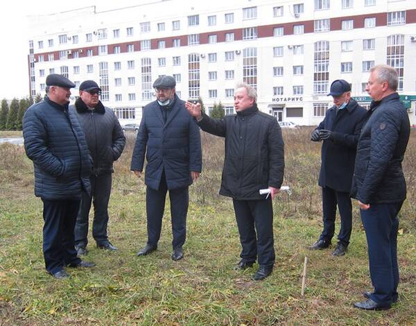В Брянске федеральный инспектор Калашников предложил перенести «домашний» сквер