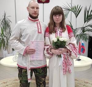 В Брянске молодожёны сыграли свадьбу в славянском стиле