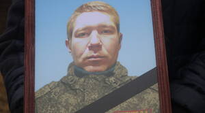 В Рогнедино проводили в последний путь погибшего в зоне СВО Дениса Жирнова