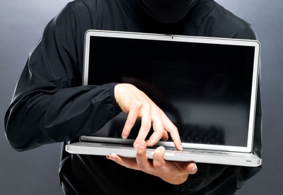 В Трубчевске 17-летний юнец украл у студентки ноутбук
