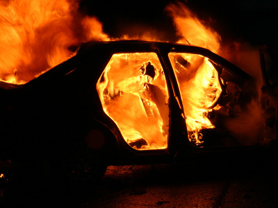 В Унече сгорел легковой автомобиль: никто не пострадал