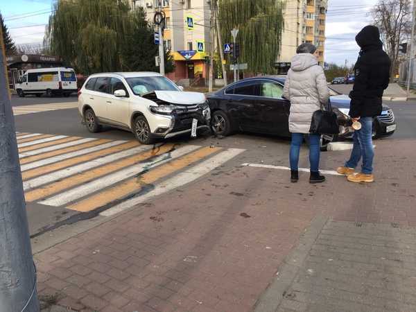 В Брянске сняли на фото аварию «летчиков» на улице Дуки