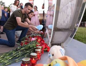 Брянцы скорбят по погибшим при зверском обстреле ВСУ пляжа в Курске