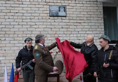 В Трубчевске открыли памятную доску воину-афганцу Клюшникову
